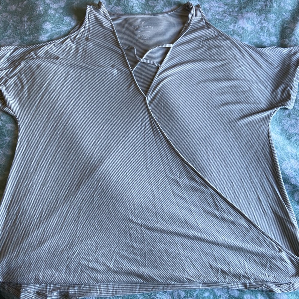 American Eagle Cold shoulder Top